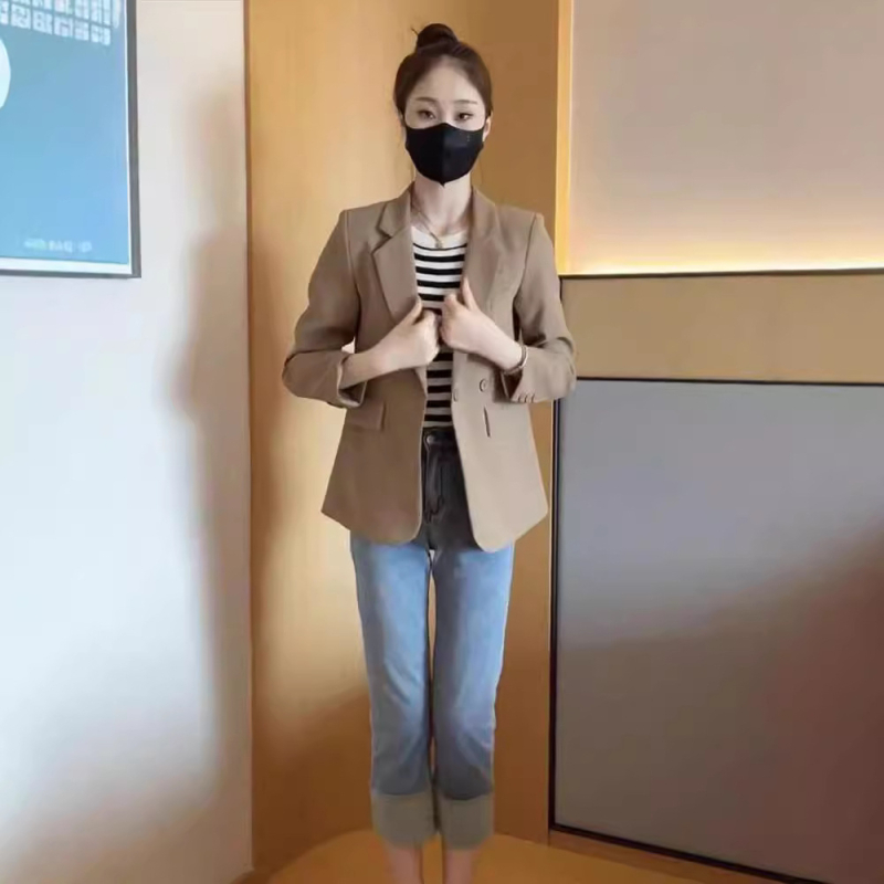 Női slim blazer, öltöny gallér, hosszú ujjú, standard hossz, poliészter 90–95%