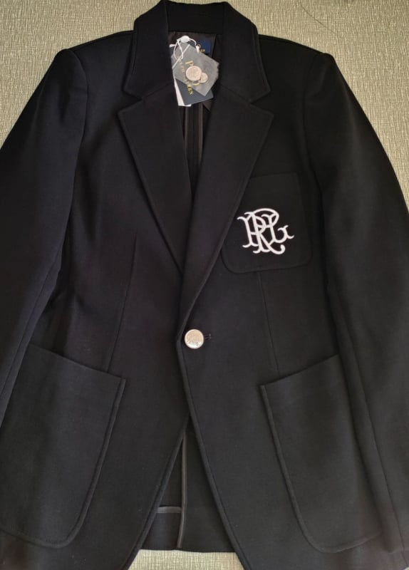 Női keskeny szabású kosztüm geometriás hímzéssel, pamut és spandex 50–70%, egygombos zárás