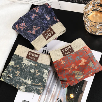 Ανδρικά μποξέρ από 95–100% βαμβάκι, διαπνέοντα και αντιβακτηριακά, με μέση ζώνη, επένδυση στην περιοχή της βουβωνικής χώρας από βισκόζη