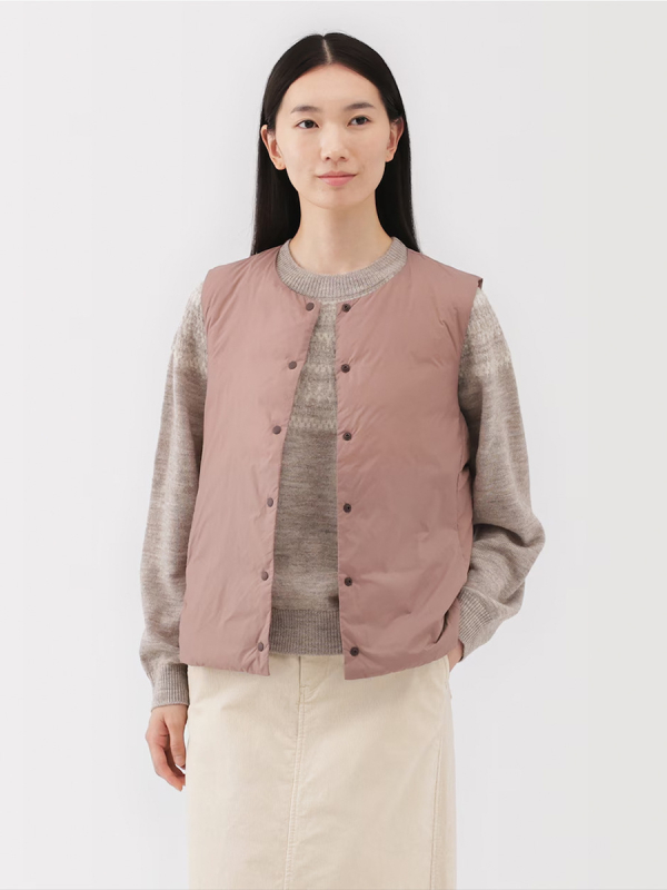Ženska vesta s perju Slim-fit – punilo: bijelo pačje perje, udio perja 86–90%, kratka duljina (40–50 cm)