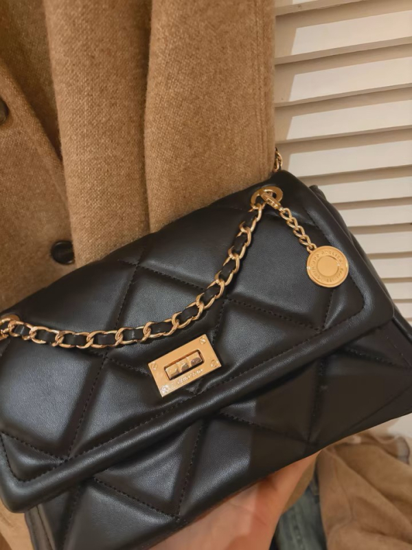 Torba za rame-crossbody od PU kože, gradski minimalistički stil, lančani remen, romb šavovi, horizontalni kvadratni oblik