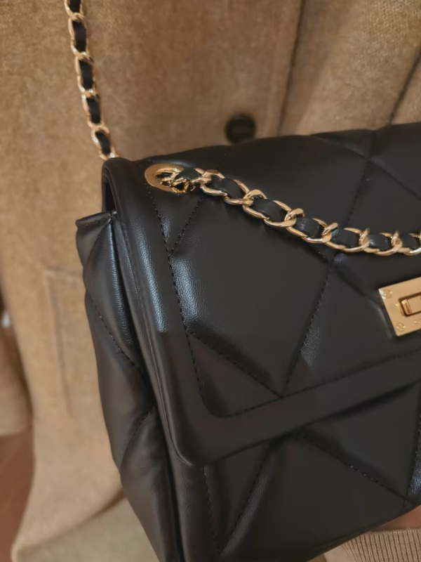 Torba za rame-crossbody od PU kože, gradski minimalistički stil, lančani remen, romb šavovi, horizontalni kvadratni oblik