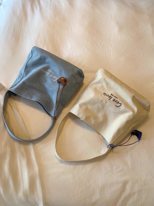 Unisex platnena tote torba s magnetskim zatvaranjem i unutarnjom pretinicom za telefon