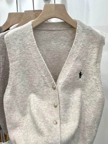 Ženski vest-kardigan s V izrezom, kašmirna mješavina s elastanom i poliesterom, duljina 50–65 cm, kopčanje u jednom redu