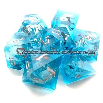 Kockice od epoksidne smole s tekućim jezgrom i oštrim bridovima, 20-lica poliedri, mogućnost prilagodbe proizvodnje, za šah i igre s kartama