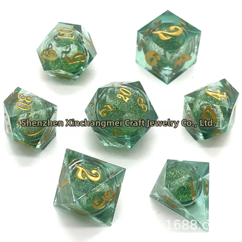 Kockice od epoksidne smole s tekućim jezgrom i oštrim bridovima, 20-lica poliedri, mogućnost prilagodbe proizvodnje, za šah i igre s kartama