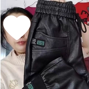 Férfi PU bőrnadrág színblokkal, skateboard-stílusú szabás, középmagas derék, PU anyag, fő szövet alpaka