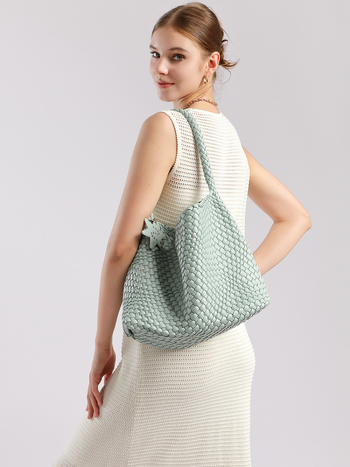 Tote torba od sintetičke kože, urban minimalistički stil, oblik kante, magnetski zatvarač