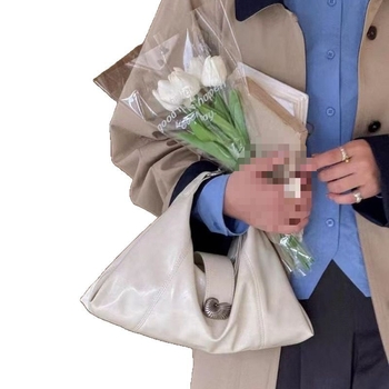 Ženska PU crossbody torbica, horizontnog kvadratnog oblika, zatvaranje na zip, unutarnji džepovi: zip džep, džep za mobitel, džep za dokumente