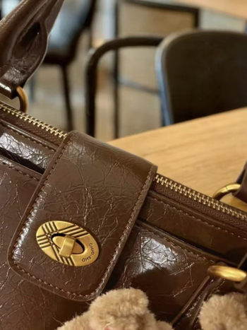 Ženska tote torba inspirirana Pragom, PU materijal, zatvarač, džep za dokumente, podstava od poliestera i pamuka, trodimenzionalan vanjski dio