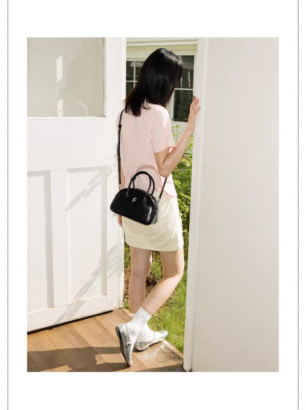 Valódi bőr bowling táska, hónalj alatti stílus, érett női megjelenéshez, tavasz 2025 kiadás, mindennapi használatra