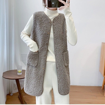 Koreai stílusú középméretű műbáránygyapjú mellény, gallér nélküli, poliészter anyag, 70–80% poliészter, egy sor több csattal záródó