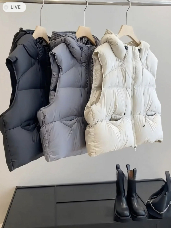 Női tollas mellény libatoll töltéssel, 81–85% tolltartalom, nylon anyag, kapucnival és cipzárral