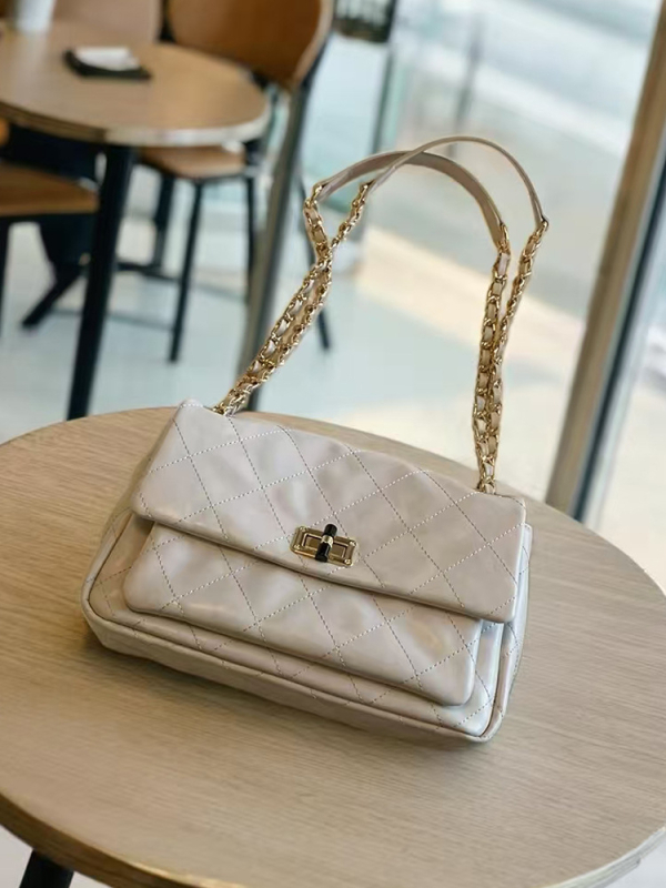 Torba na ramenu s lancem – gradski stil, PU koža, quilt uzorak, horizontalni kvadratni oblik, zaključavanje bravom