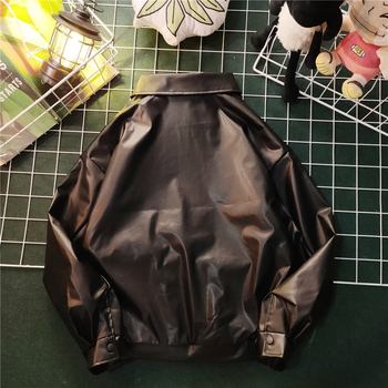 Muška jakna od prave ovčje kože, ultra kratka duljina, prednji zatvarač, slobodan kroj, vunena podstava