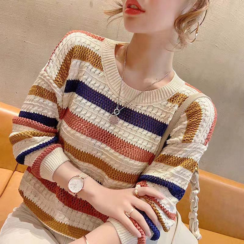 Csíkos kötött pulóver, lazán szabott, lyukacsos mintázat, kerek nyakú, hosszú ujjú