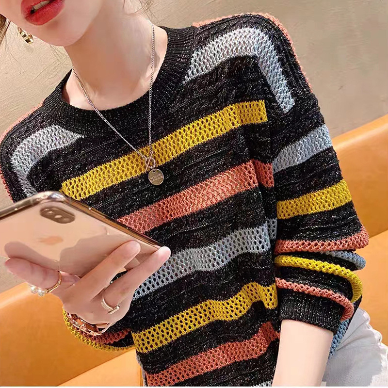 Csíkos kötött pulóver, lazán szabott, lyukacsos mintázat, kerek nyakú, hosszú ujjú