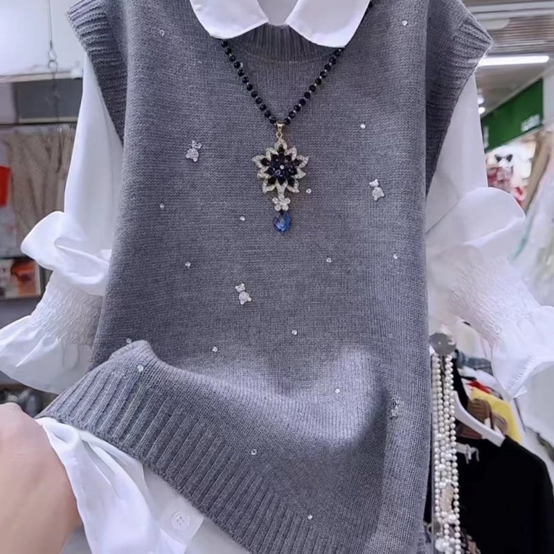 Női kötött mellény, V-nyakú, ujjatlan, egyszínű, őszi 2025