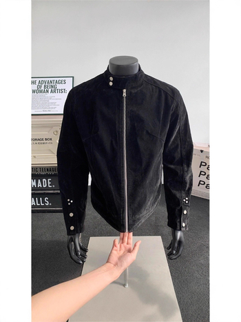 Férfi velúr dzseki álló gallérral és cipzárral, oldalsó zsebek, poliészter 30-50%, őszi 2025