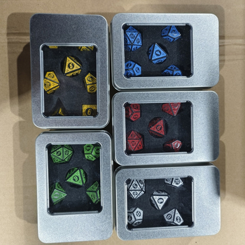 Akrilne kocke set s 4/6/8/10/12/20 stranama, fillet stil, pakiranje u metalnoj kutiji, 100 setova po kutiji