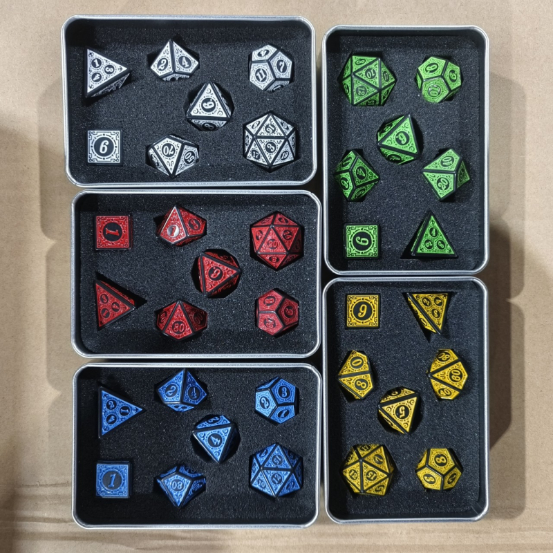 Akrilne kocke set s 4/6/8/10/12/20 stranama, fillet stil, pakiranje u metalnoj kutiji, 100 setova po kutiji