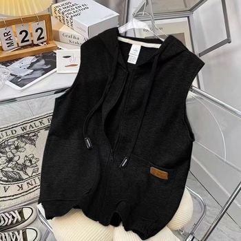 Redovita vest bez rukava s polo ovratnikom; chenille tkanina sa spandeksom do 30%; proljeće 2025 izdanje; ženski model