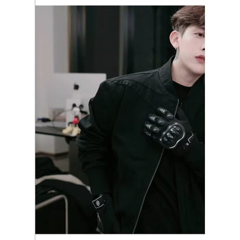 Férfi rövid dzseki dekonstrukciós szabással, kapucnival, cipzárral, 3D patch zsebekkel, poliészter/poliamid keverék anyag