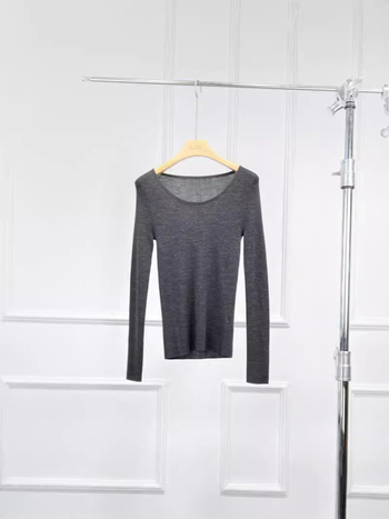 UpperClass női gyapjú pulóver U-nyakú, hosszú ujjú, 95% gyapjú, klasszikus elegáns stílus