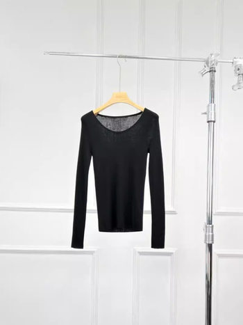 UpperClass női gyapjú pulóver U-nyakú, hosszú ujjú, 95% gyapjú, klasszikus elegáns stílus