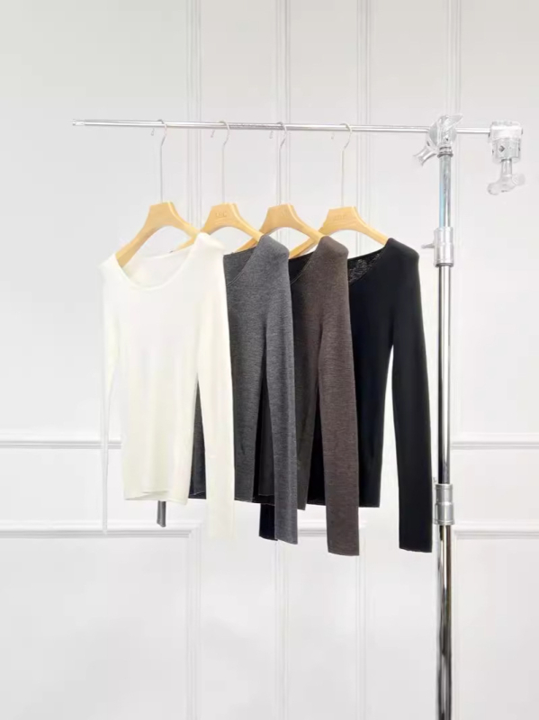 UpperClass női gyapjú pulóver U-nyakú, hosszú ujjú, 95% gyapjú, klasszikus elegáns stílus