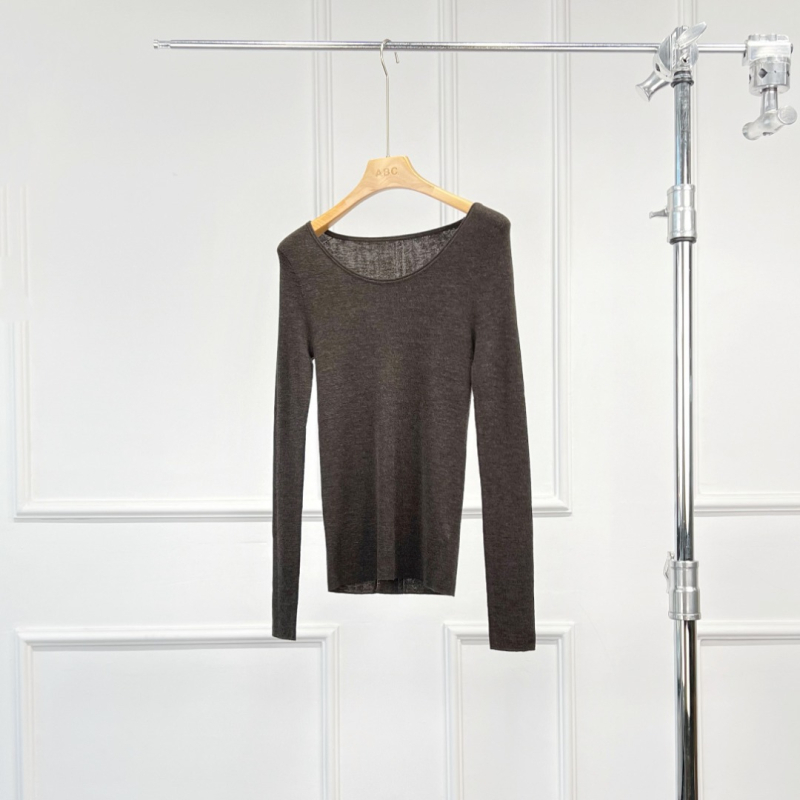 UpperClass női gyapjú pulóver U-nyakú, hosszú ujjú, 95% gyapjú, klasszikus elegáns stílus