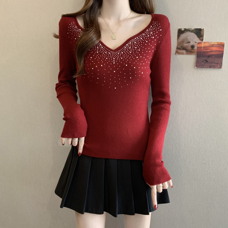 V-nyakú kötött pulóver poliészterből, karcsú szabás, hosszú ujjú, kollázs dizájn