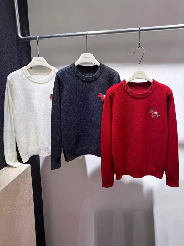 Hímzett gyapjú-kötött pulóver kerek nyakú, hosszú ujjú, vastag, állatmintás