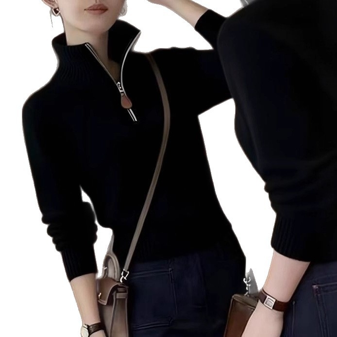 Ženski sivi pleteni top s polu-zipom i visokim ovratnikom, jesen-zima, minimalistički stil