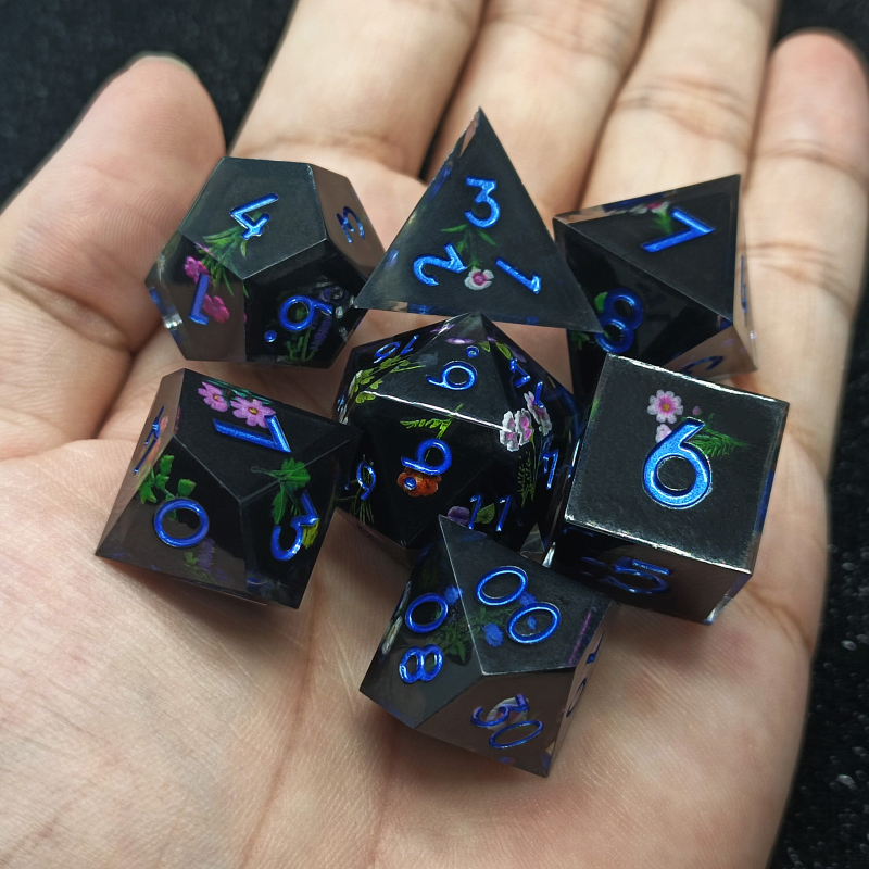 Smoljene D20 kocke s cvjetnim decalima za D&D i Cthulhu TRPG — mogućnost prilagodbe, set od 50 komada, individualno pakirane