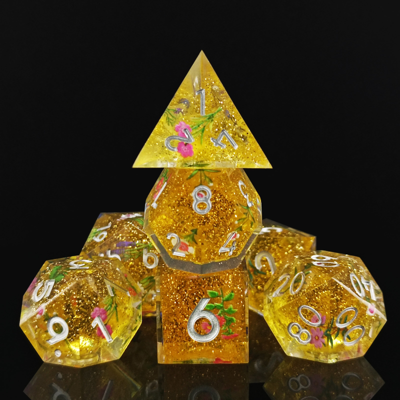 Smoljene D20 kocke s cvjetnim decalima za D&D i Cthulhu TRPG — mogućnost prilagodbe, set od 50 komada, individualno pakirane