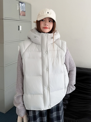Vesta damă Harajuku călduroasă, fără mâneci, guler înalt, fermoar, lungime 50–65 cm, poliester solid cu umplutură din down cotton, iarna 2025