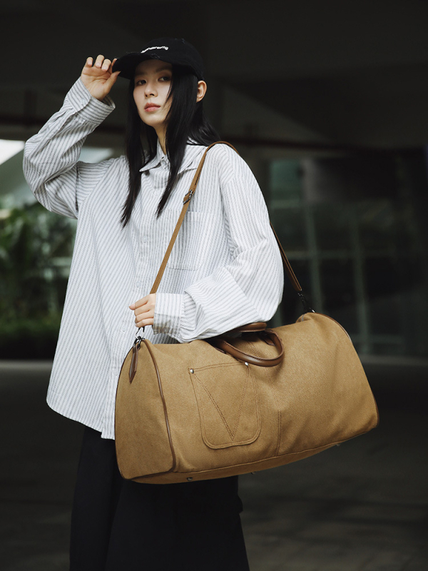 Putni ruksak, lagan, minimalističan, unisex; Kapacitet: 20–35L; Materijal: Nylon; Podstava: Poliester; Značajke: prozračan, vodootporan, otporan na habanje, proširiv, smanjenje tereta