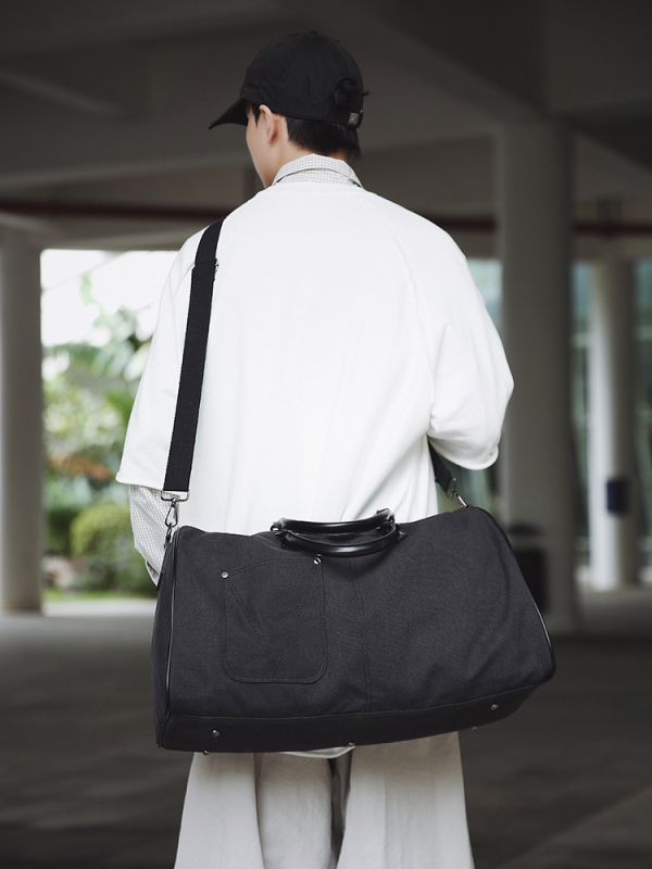 Putni ruksak, lagan, minimalističan, unisex; Kapacitet: 20–35L; Materijal: Nylon; Podstava: Poliester; Značajke: prozračan, vodootporan, otporan na habanje, proširiv, smanjenje tereta