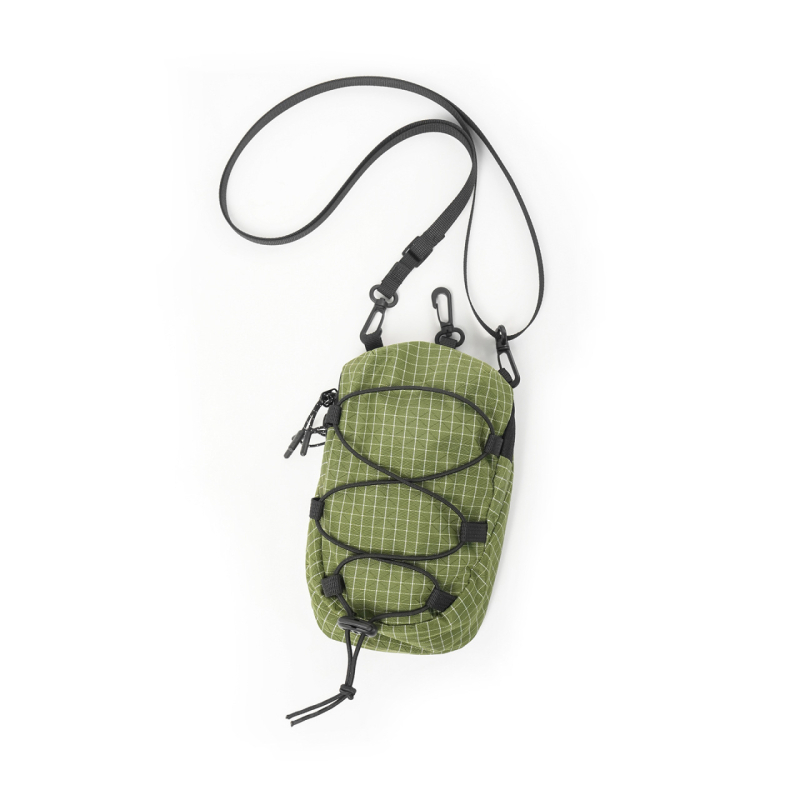 Muška crossbody torbica u urban minimalističkom stilu, lagana najlon tkanina, prugasti uzorak, podstava od poliestera