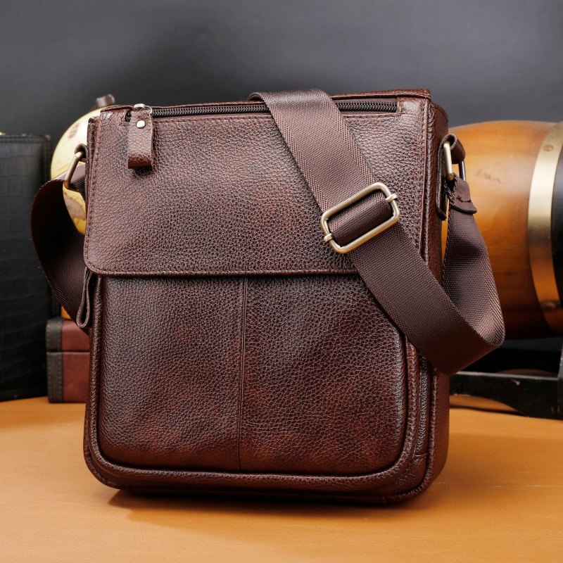 Muška crossbody torba od prave kože, prva sloja teleće kože, unutarnja tkanina poliester, jednofaredni dizajn, kompatibilna s 8-inčnim laptopom