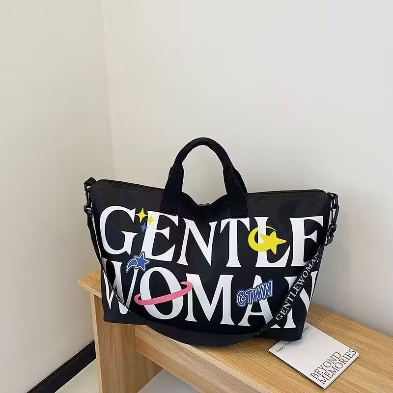 Unisex torba za putovanje i fitness, vodootporna s remenom za rameno, kapacitet 20–35L, uzorak s slovima, rekreacijski stil putovanja