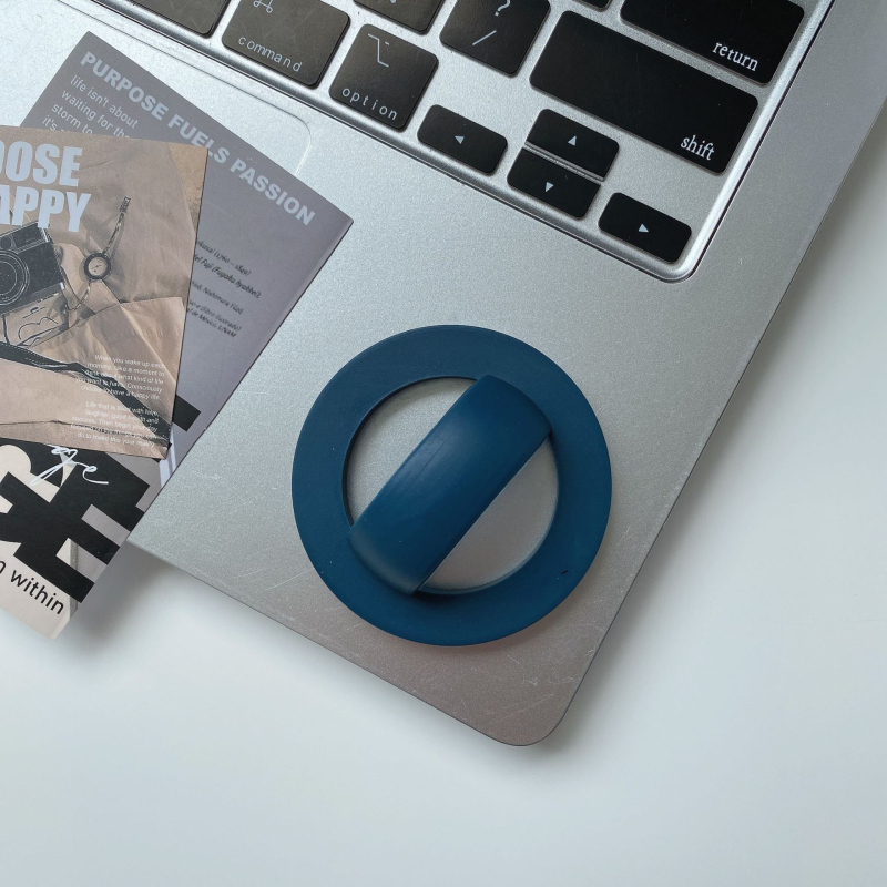 Магнитен настолен държач за телефон с пръстен – течен силикон, универсален, с възможност за персонализация