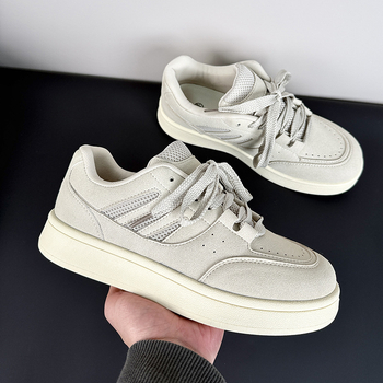 Muške tenisice s kožnim gornjim dijelom, gumena potplata, vezanje, niski kroj, prozračna mrežasta podstava