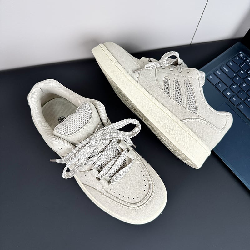 Muške tenisice s kožnim gornjim dijelom, gumena potplata, vezanje, niski kroj, prozračna mrežasta podstava