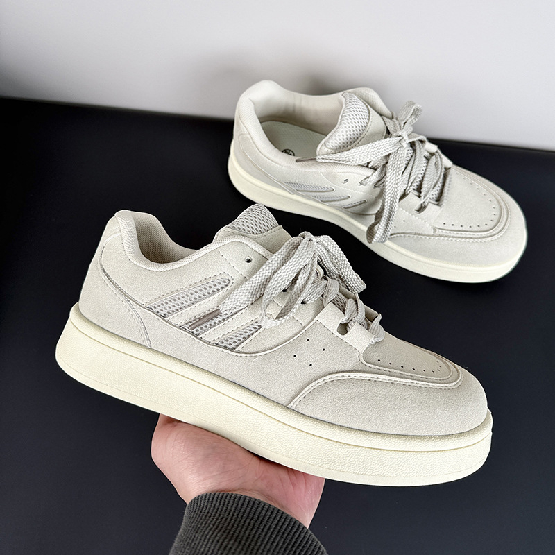 Muške tenisice s kožnim gornjim dijelom, gumena potplata, vezanje, niski kroj, prozračna mrežasta podstava