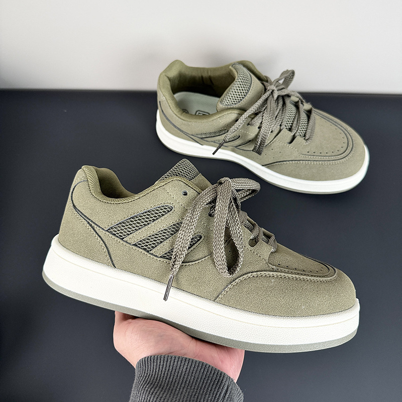 Muške tenisice s kožnim gornjim dijelom, gumena potplata, vezanje, niski kroj, prozračna mrežasta podstava