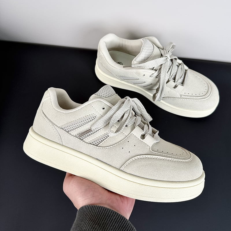 Muške tenisice s kožnim gornjim dijelom, gumena potplata, vezanje, niski kroj, prozračna mrežasta podstava