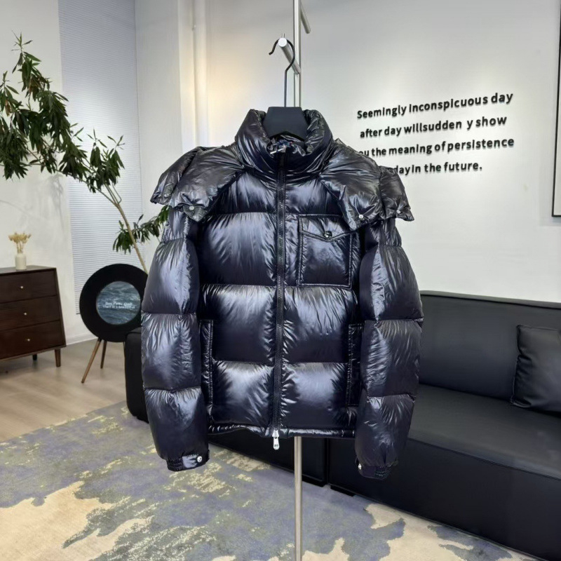 Jakna s perjem, debeli dizajn, odvojivi ovratnik, zatvarač, punjenje perjem 401–450 g, sadržaj perja 91–95%