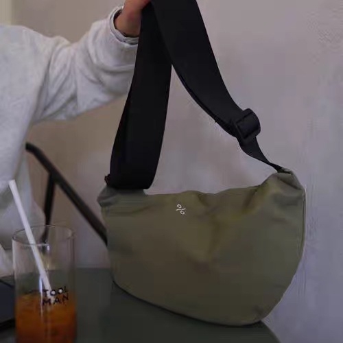Crossbody torba u Dumpling stilu, od najlona, zatvarač, tajni džep sa zatvaranjem, trodimenzionalni dizajn